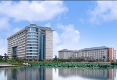 武漢工商學(xué)院自考綜合樓和實驗樓