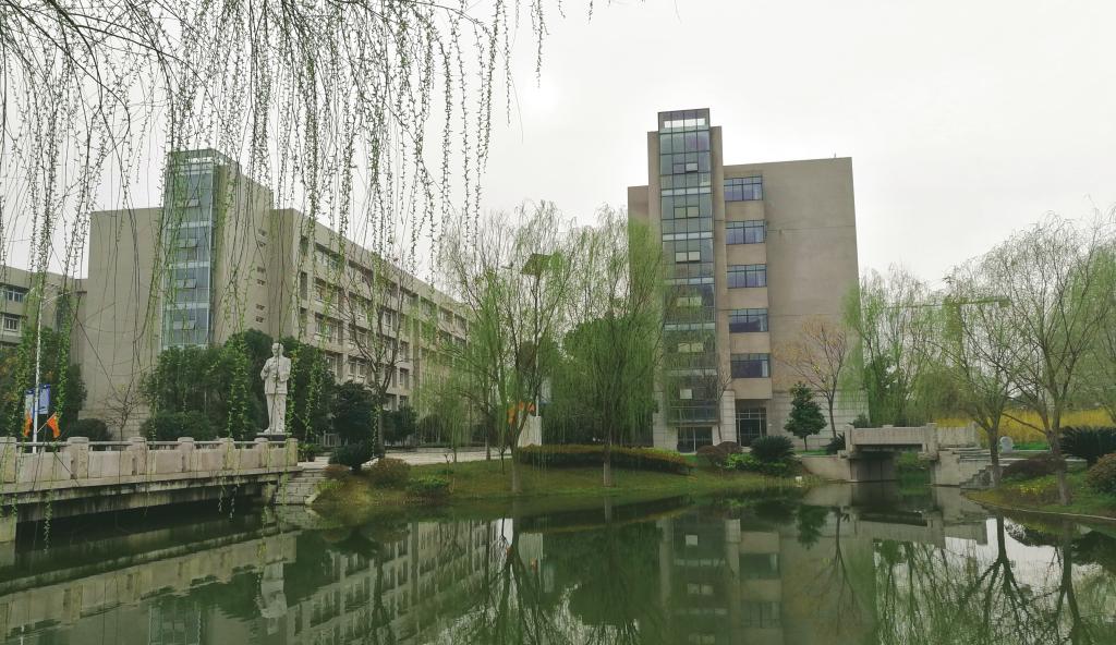 湖北國土資源職業(yè)學院成教校園環(huán)境4